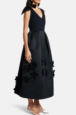 Floral Applique V Neck Sleeveless Silk Blend Evening Gown in Black